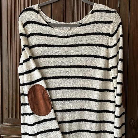 August Mist Sweaters - Women’s August Mist Sweater with Brown Elbow Patches - Size Medium